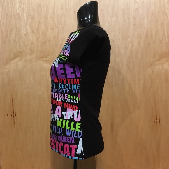 🌲NEVER WORN RARE ALMOST VINTAGE QUEEN T-SHIRT🌲 - Picture 6 of 8